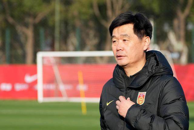 开云体育官方网站下载-梁熙明：国足输球，都是李霄鹏的责任吗？